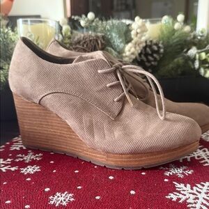 Dr. Scholl's Beige Corduroy Wedges